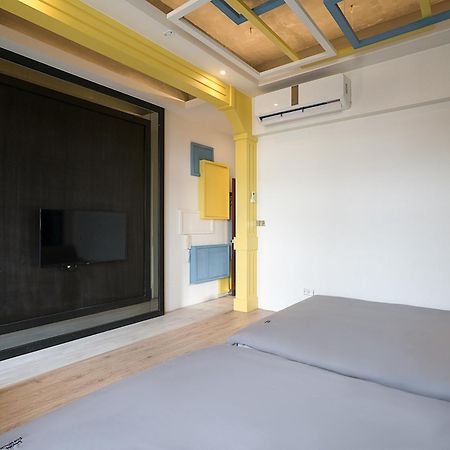 Bed and Breakfast 琉球茶室 現代館 Сяолюцю Экстерьер фото