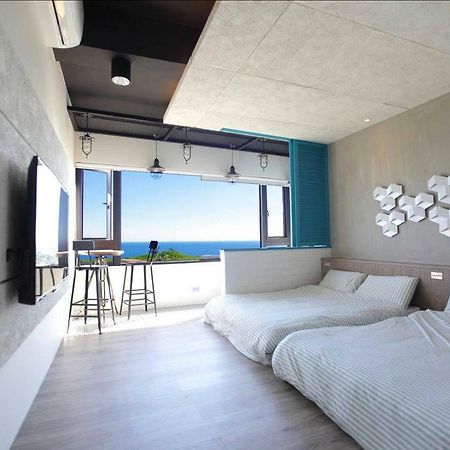 Bed and Breakfast 琉球茶室 現代館 Сяолюцю Экстерьер фото